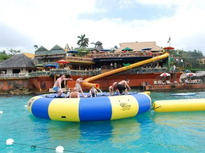 Hospitality Expert Bts 8 - Pool Beach & Bar Montego Bay 0*,