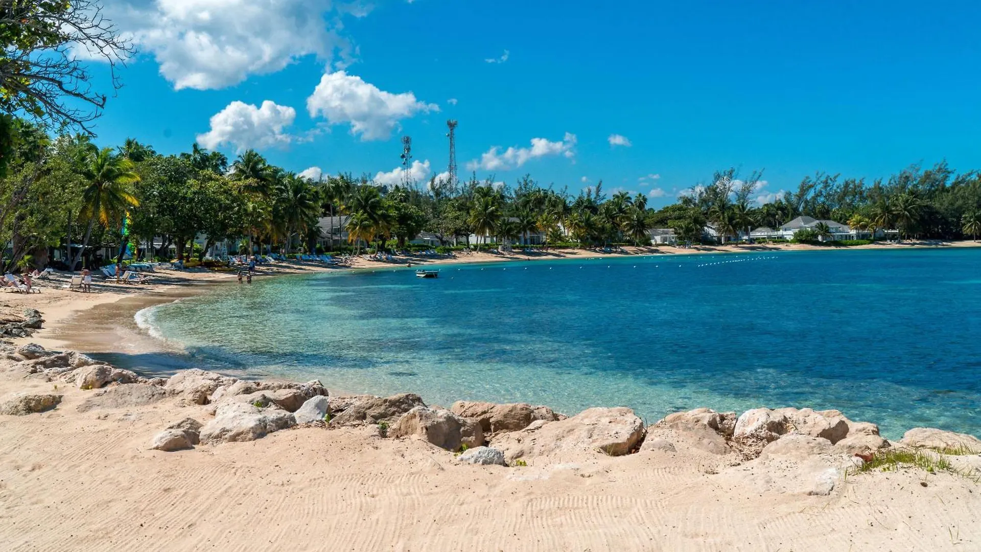 Hospitality Expert Bts 8 - Pool Beach & Bar Montego Bay Jamaica