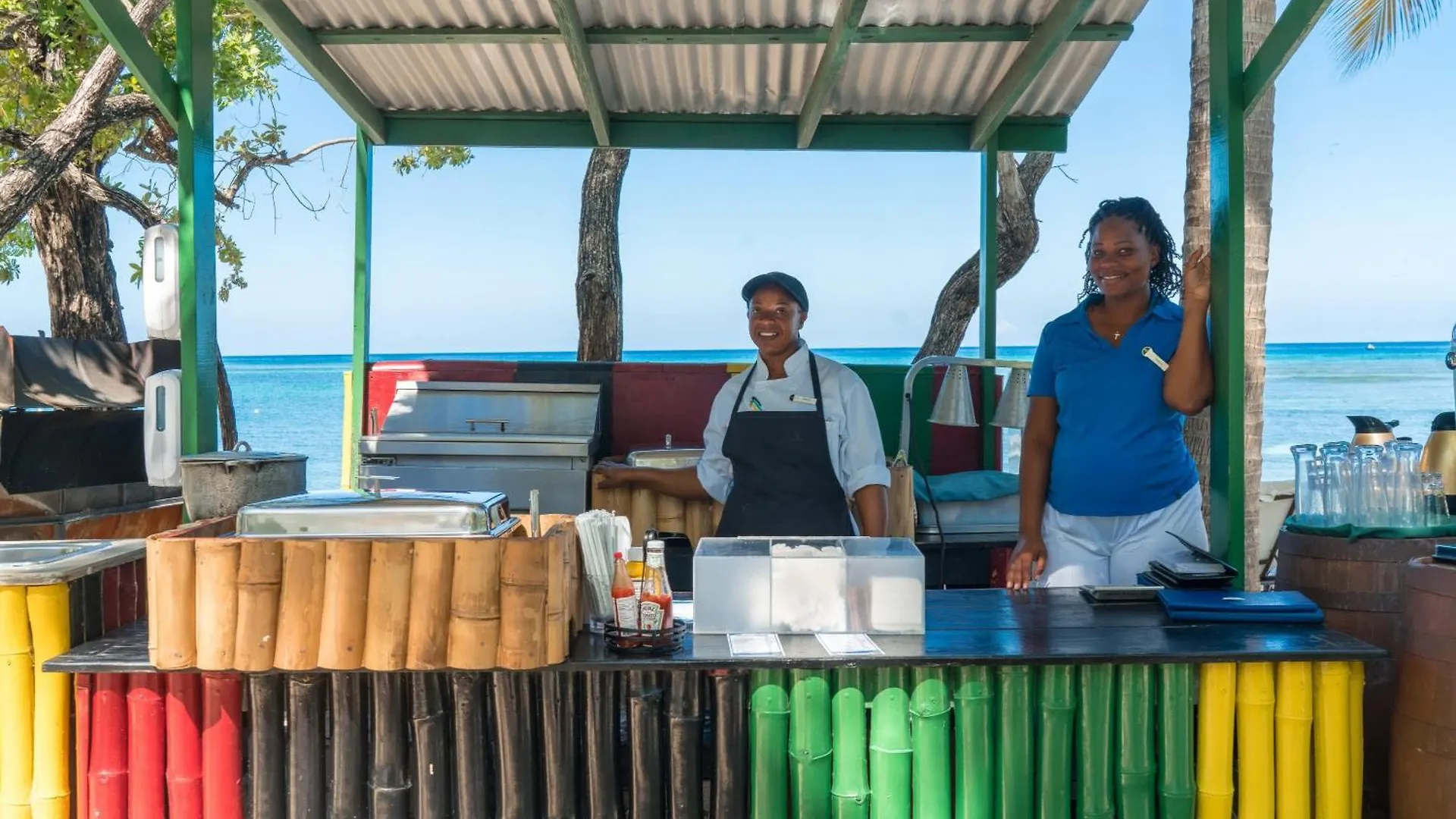 Hospitality Expert Bts 8 - Pool Beach & Bar Montego Bay
