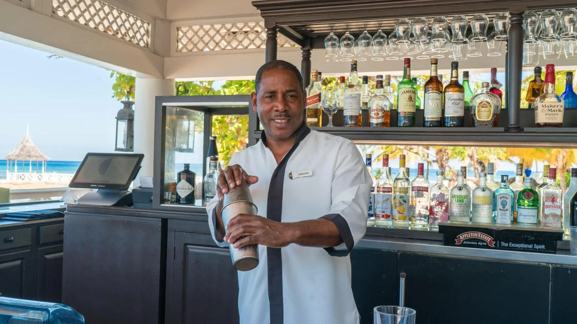 Hospitality Expert Bts 8 - Pool Beach & Bar Montego Bay Inn