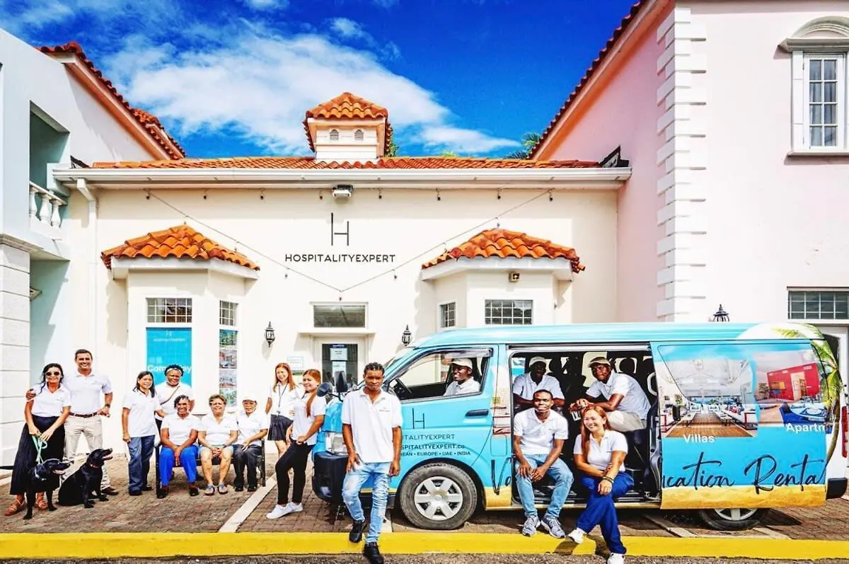 Hospitality Expert Bts 8 - Pool Beach & Bar Montego Bay