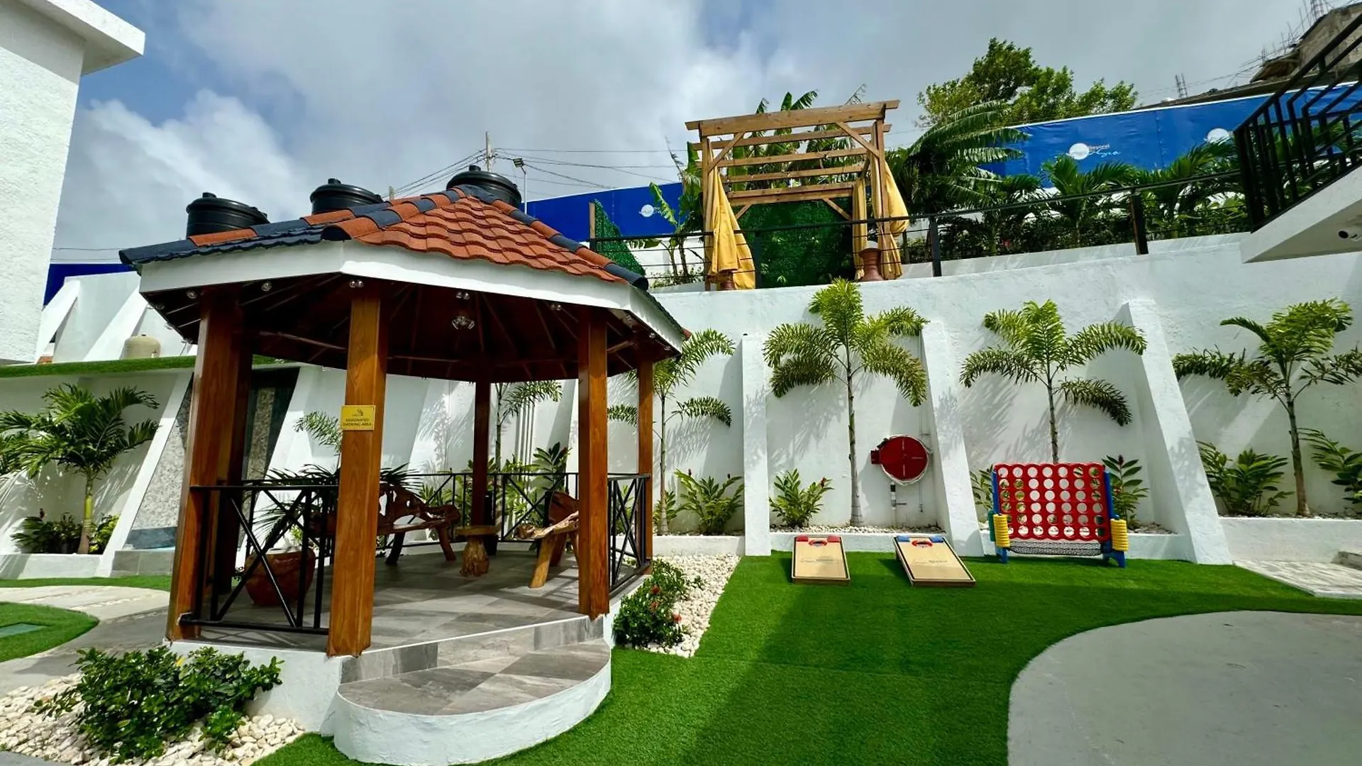 Hospitality Expert Bts 8 - Pool Beach & Bar Montego Bay Jamaica