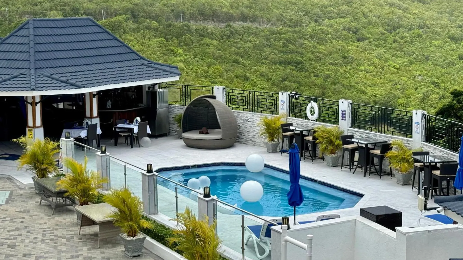 Hospitality Expert Bts 8 - Pool Beach & Bar Montego Bay Inn