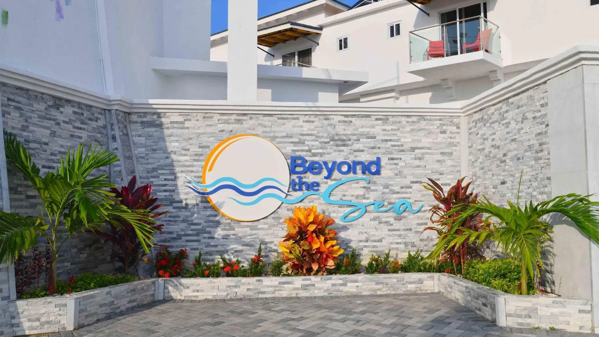 Hospitality Expert Bts 8 - Pool Beach & Bar Montego Bay