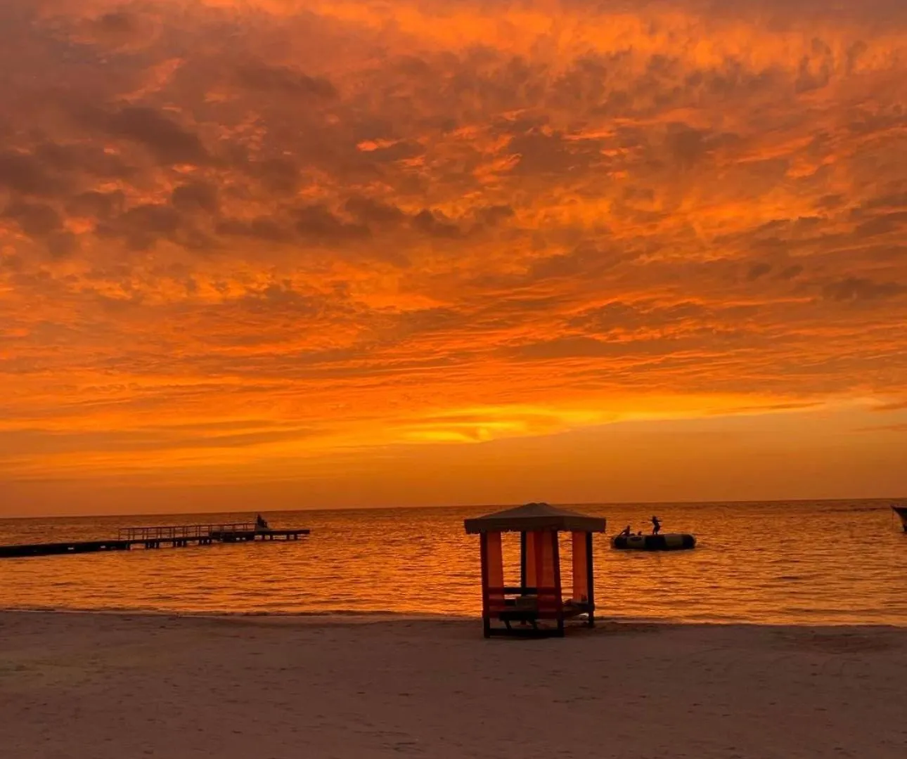 Hospitality Expert Bts 8 - Pool Beach & Bar Montego Bay Inn