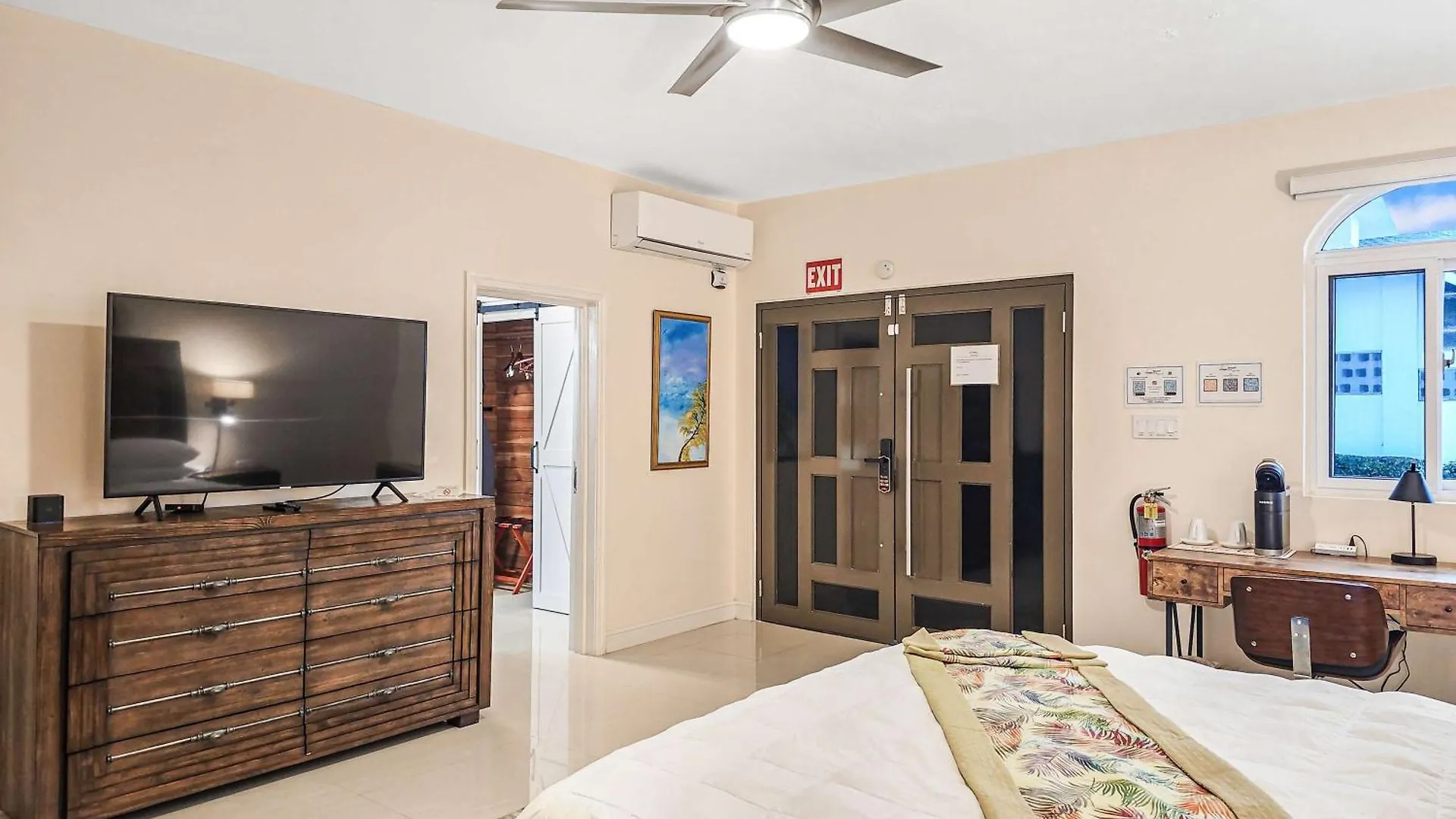 Inn Hospitality Expert Bts 8 - Pool Beach & Bar Montego Bay