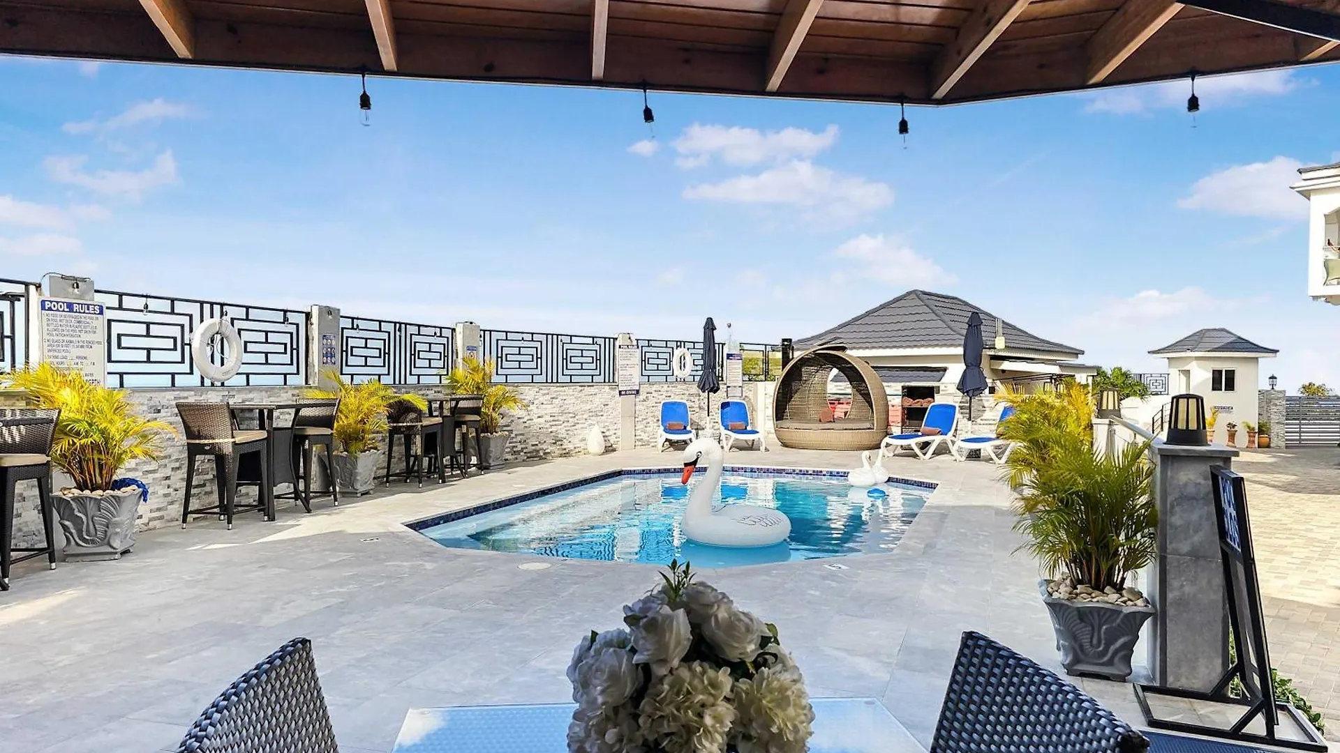 Hospitality Expert Bts 8 - Pool Beach & Bar Montego Bay Jamajka